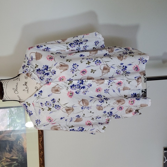 Vintage Tops - Floral with baskets and watering can blouse